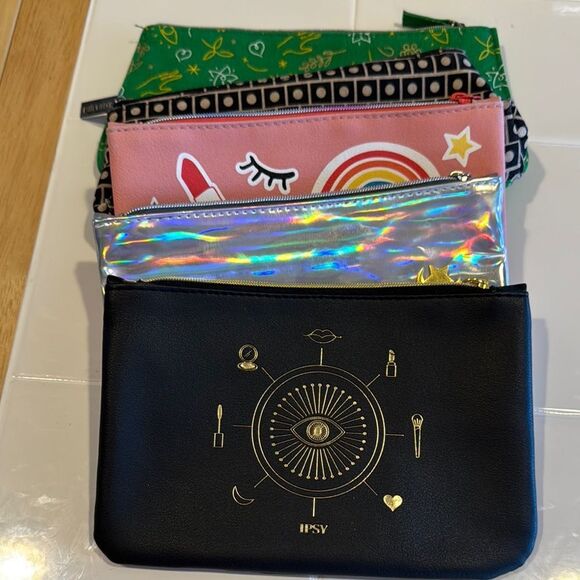 5 Cosmetic Bags - Picture 1 of 3